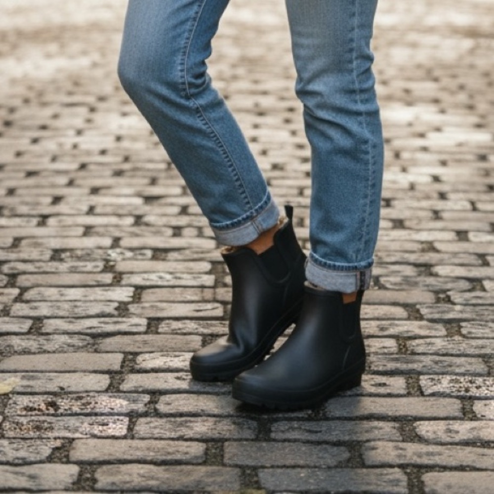 Chooka premium crafted Chelsea Waterproof, faux fur lined boots size US 9. GUC - Picture 1 of 14